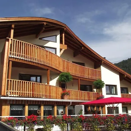 Adler Hotel-pension 호텔 플메스