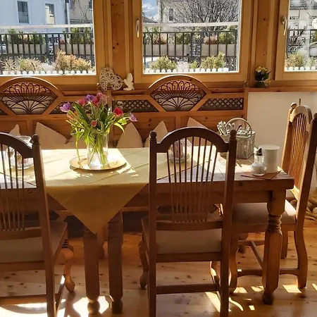 Adler Hotel-pension Hotell