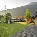 Adler Hotel-pension 플메스