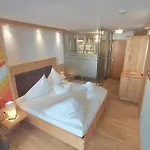 Adler Hotel-pension 호텔